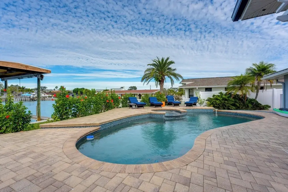 Walkable Waterfront Paradise: Home in Clearwater!