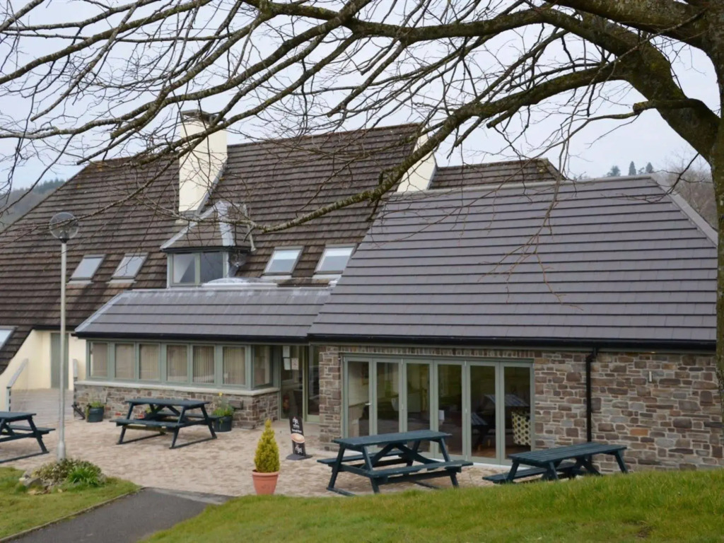 Neuadd Henllan Lodge