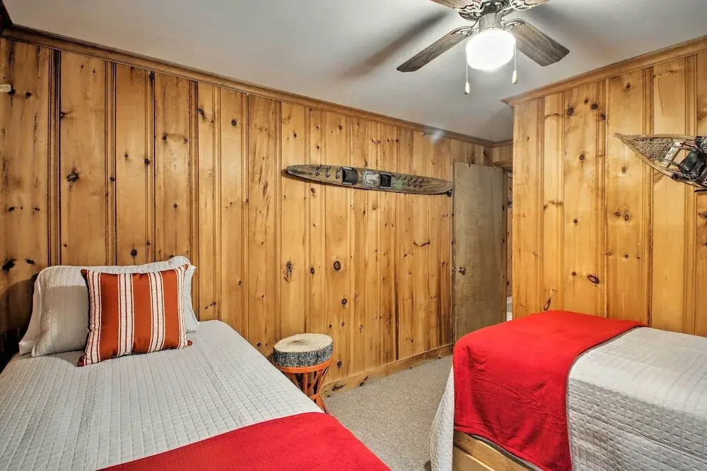 Waterfront Sebago Lake Cottage W/dock + Beach