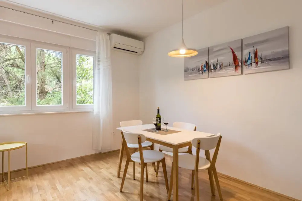 City Apartment near Å½njan Beach