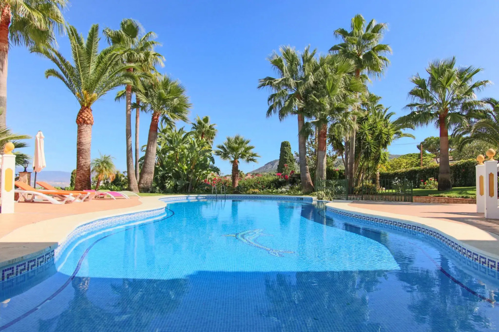 TESS Villa El Oasis
