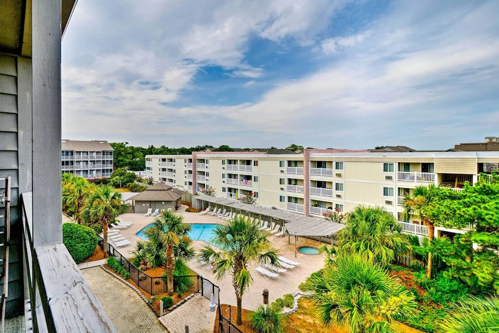 1 Mi to Apache Pier: Myrtle Beach Condo w/ Pool