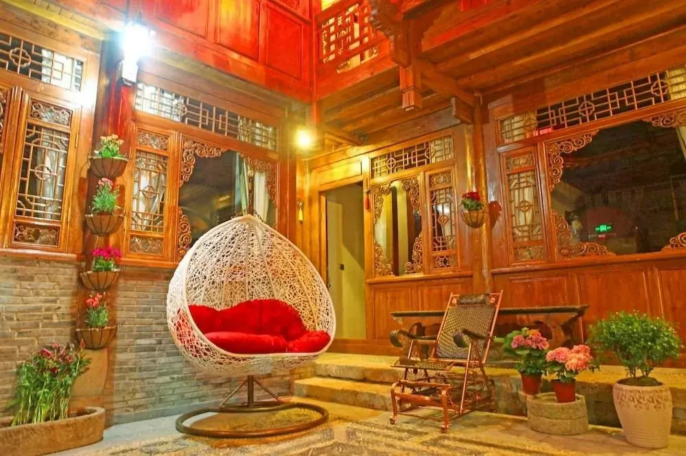 丽江寻隐丨森系半山咖啡观全景设计师度假美宿