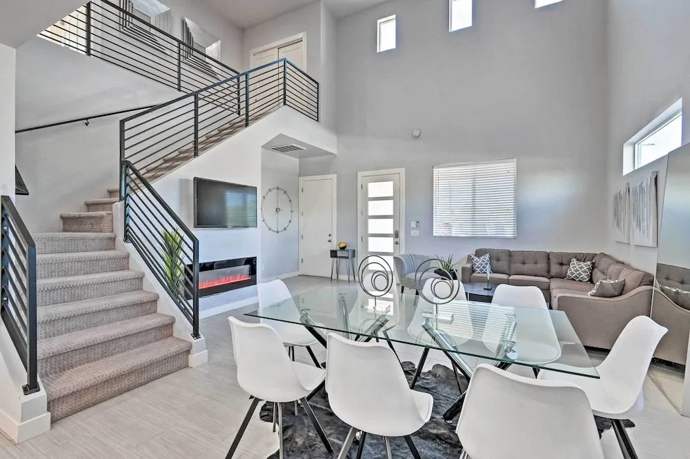 7 Mi to Dtwn Phoenix: Home w/ Patio & Yard