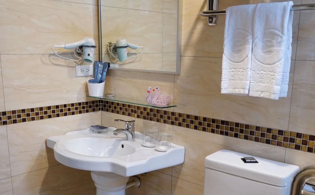 GIN JIAN Commercial Hotel