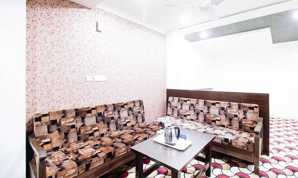 Imax Inn by OYO Rooms