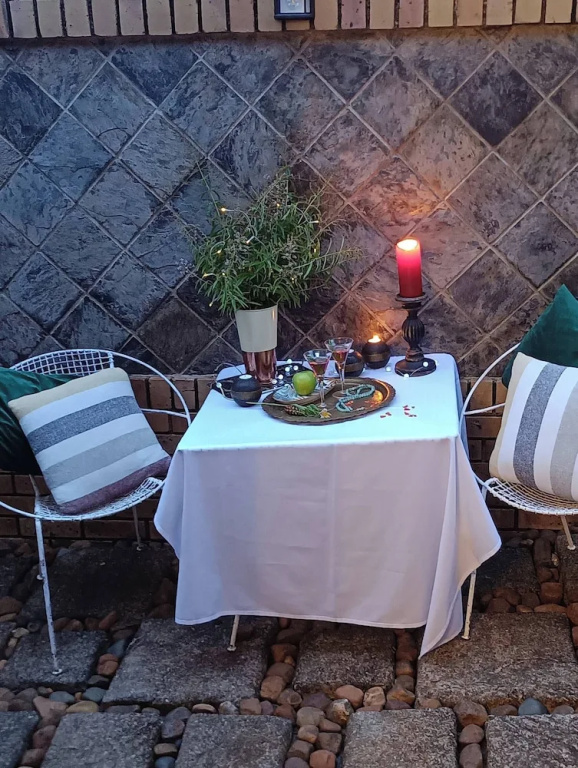 Private Cottage, Sleeps 2, Perfect for Work & Play