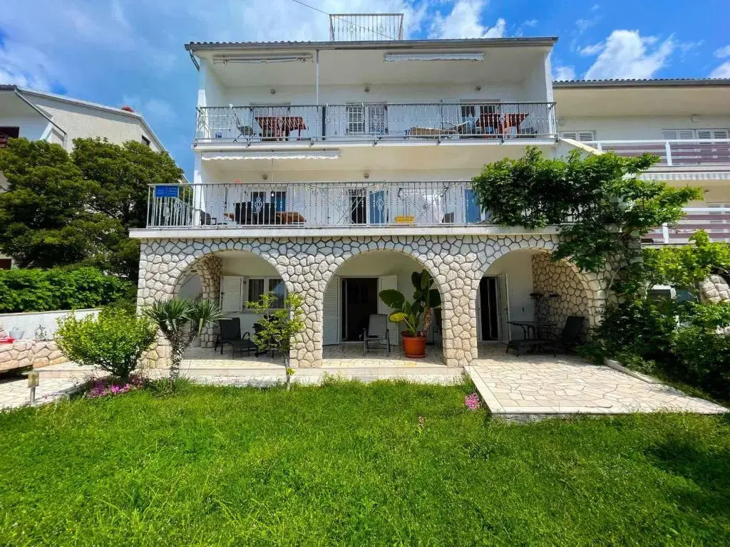 Apartments in Novi Vinodolski 42645