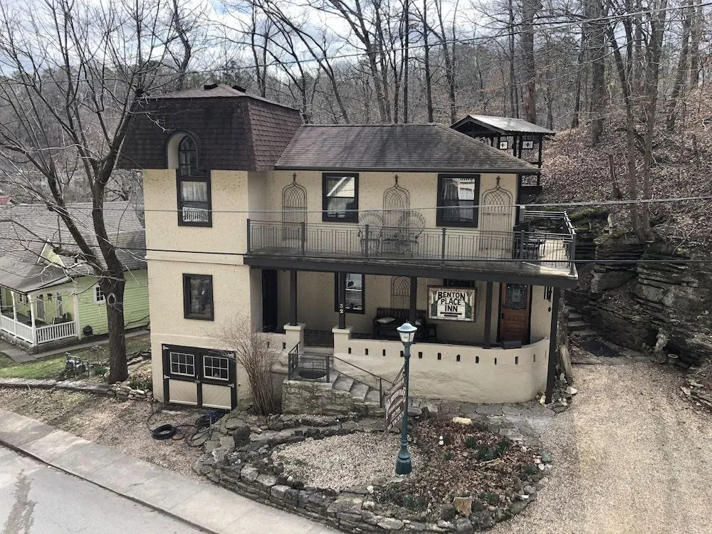 BENTON PLACE INN