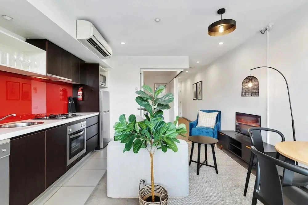 Beautifully Cosy St Kilda Apartment