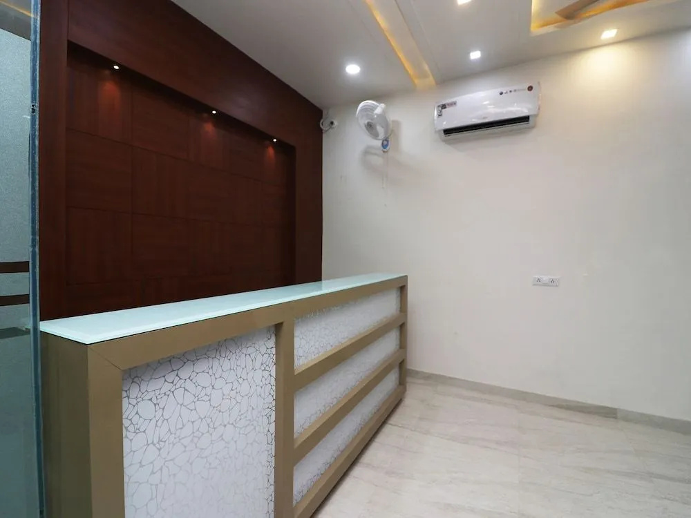 OYO 22979 Saffron Hotel