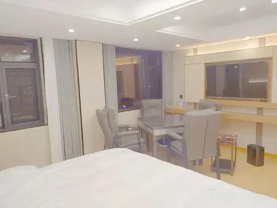 Jujia Hotel (Zhaotong Hejing Plaza)