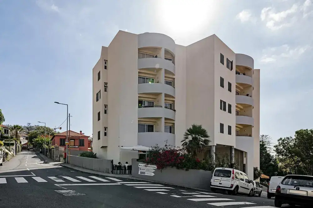 Alegria I, Overlooking the bay of Funchal