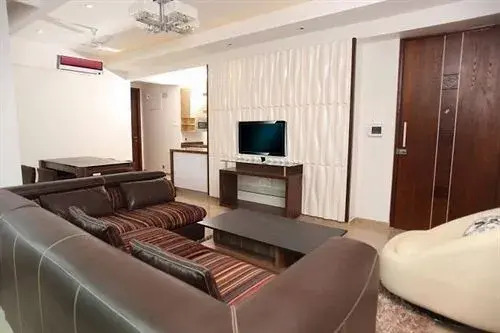 Laurent & Benon Suites - Santacruz East