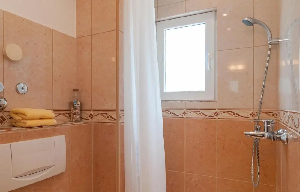 Awesome Home in Pisak With Wifi and 2 Bedrooms