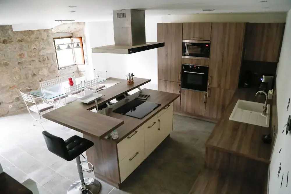 House With 3 Bedrooms in Usclades-et-rieutord, With Wonderful Lake Vie