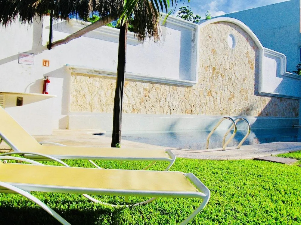 Playacar - Executive Budget Room With Swimming Pool Air Conditioning and Parking