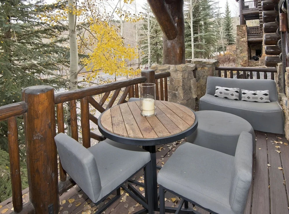 Snowlcoud 203 3 Bedroom Condo by Redawning