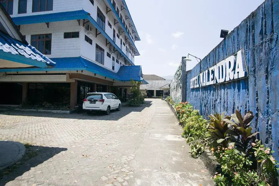 RedDoorz plus near Pelabuhan Bitung