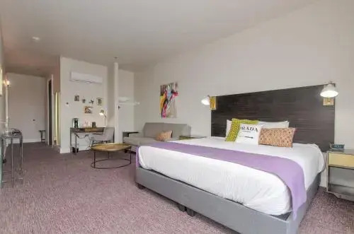 The Dundee - A Trace Hotel