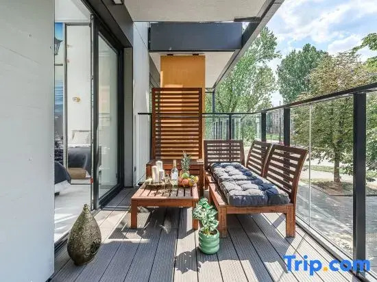Lumina spacious apartments with parking in Warsaw
