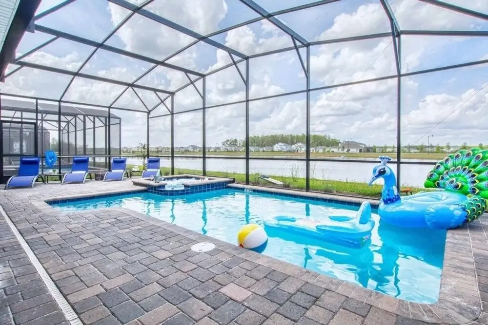 Storey Lake 8 Bed Lake Front Pool & Spa - 1684str 8 Bedroom Home by RedAwning