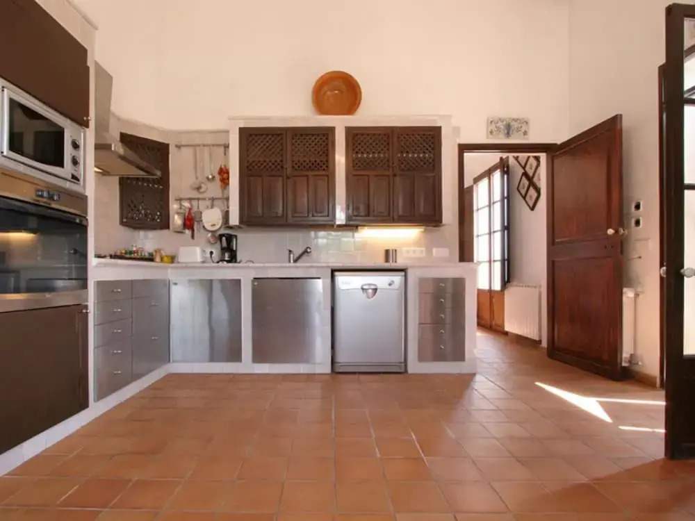 Large Traditional Country House With Spacious Veranda, Garden and Private Pool