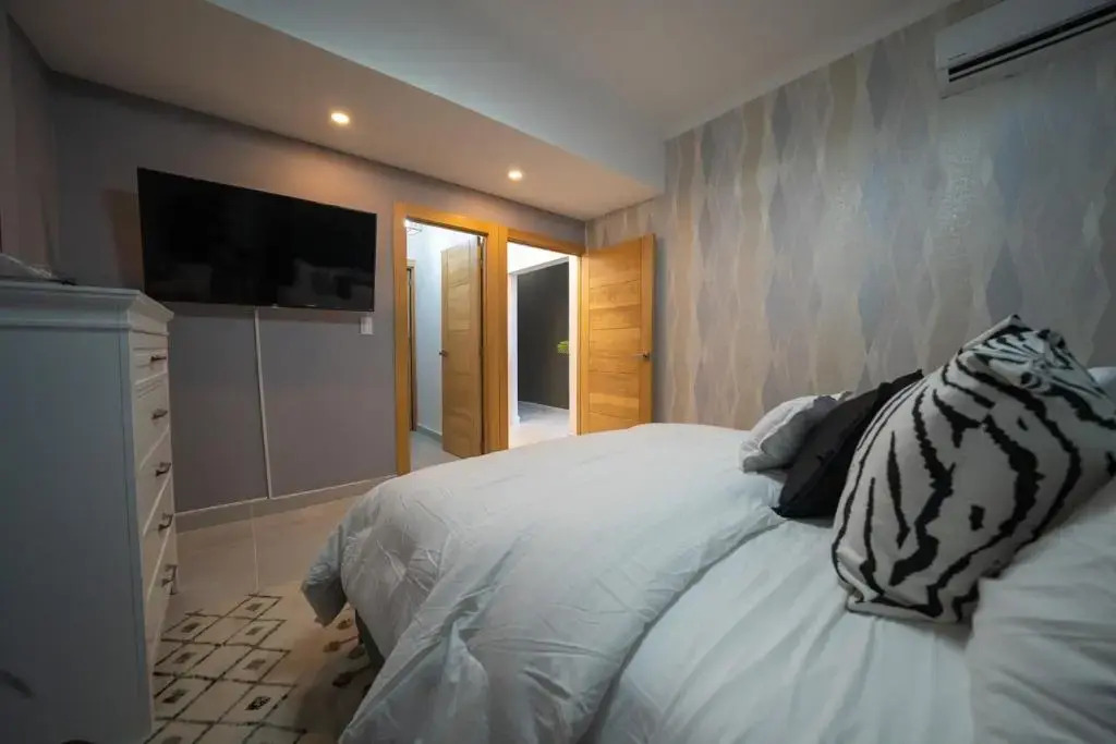 Sdq, Gym, Pool, 1br 2B, Downtown F7