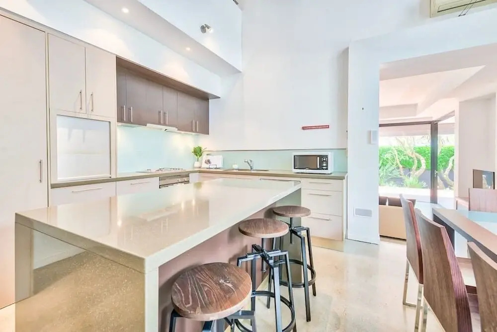 Spacious Home In New Farm For 6 W/ Parking