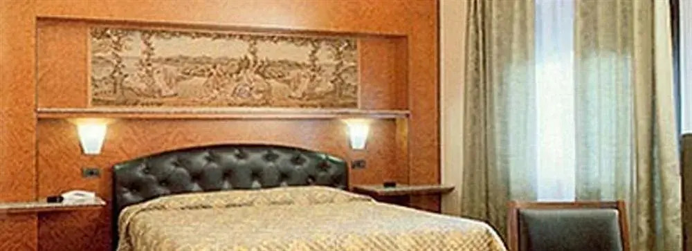 Hotel 77