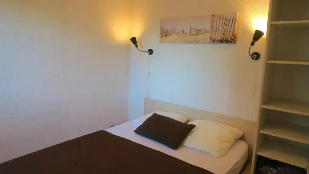 Appartement residence avec piscine a deux pas des plages