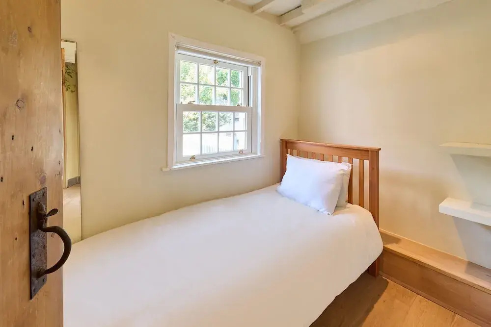 Host Stay Old Stone Cottage