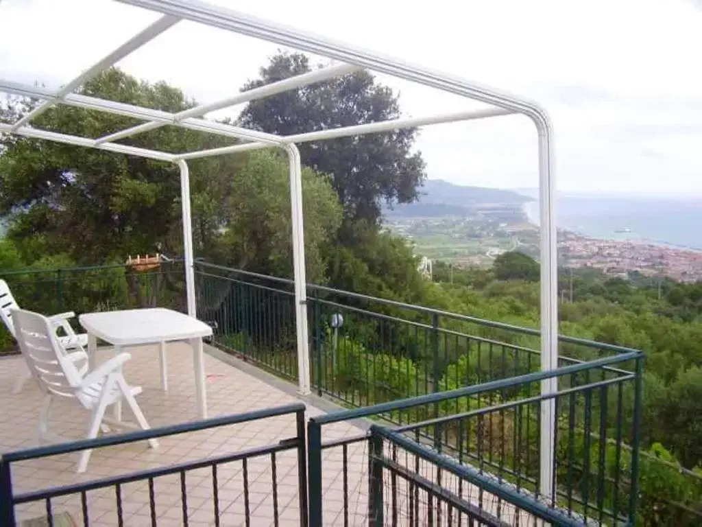 House With one Bedroom in Casal Velino, With Wonderful sea View and Enclosed Garden Near the Beach