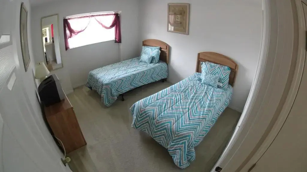 916 Casterton Circle 5 Bedrooms, 3 Bathrooms