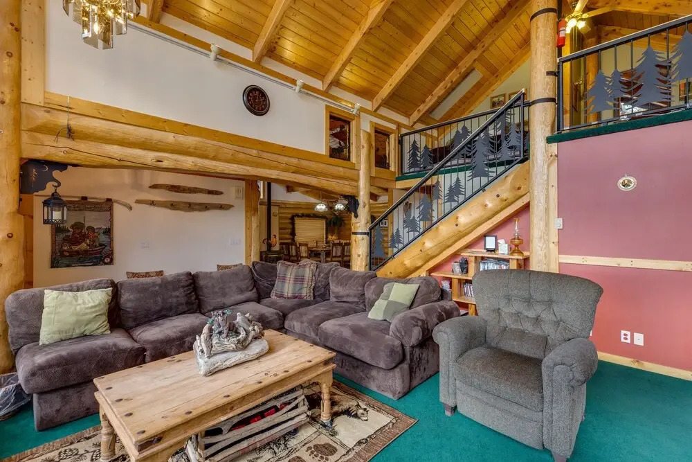 Bucksaw Lodge
