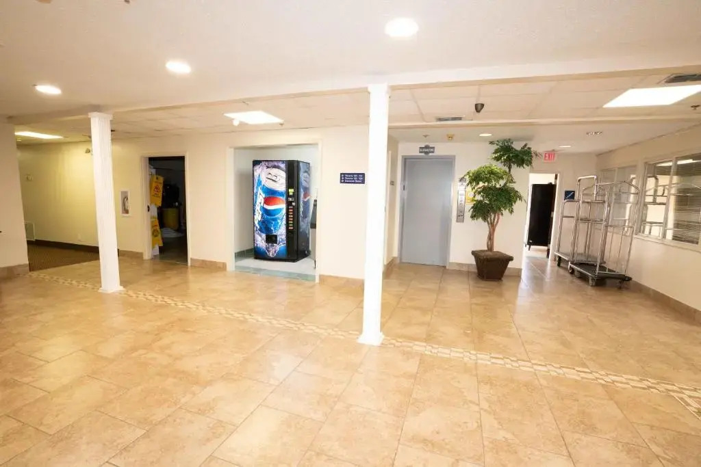 Red Roof Inn & Suites Euless - DFW Airport Southwest