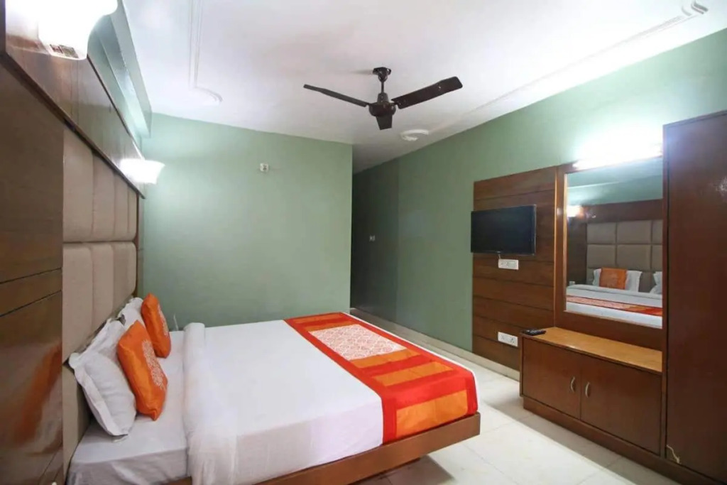 Hotel Charlene - Mall Road, Mussoorie