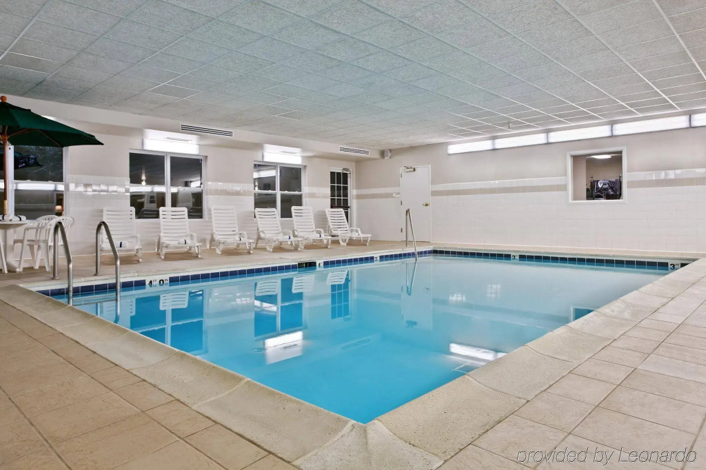 Country Inn & Suites by Radisson, Peoria North, IL
