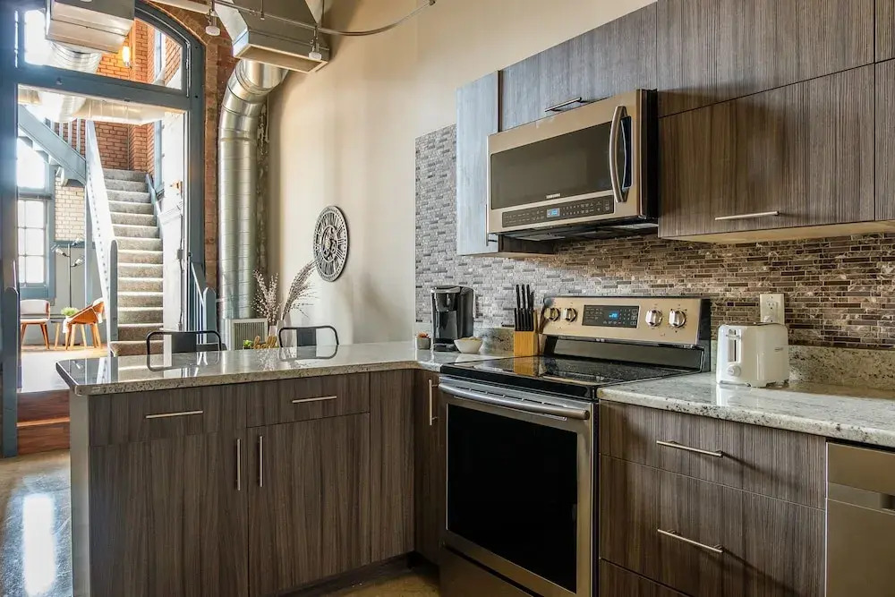 Spacious CLE Apartments by Frontdesk