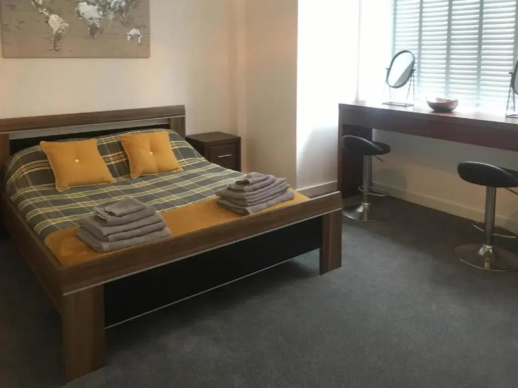 Luxury 1 Bed apartment in City Centre with parking