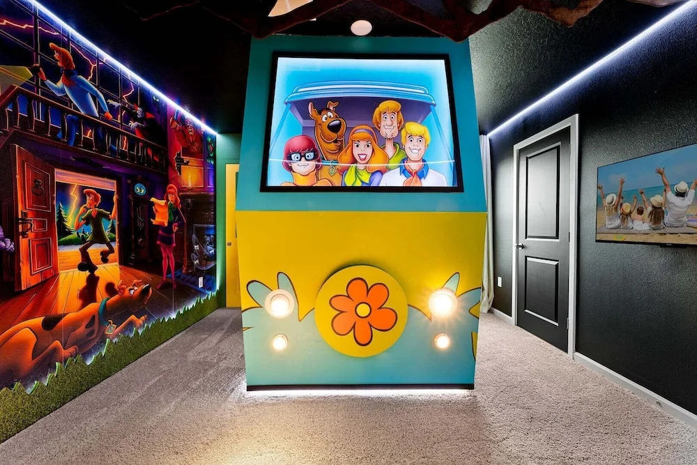 Orlando Oasis: Themed Rooms, Pool & Surf Simulator