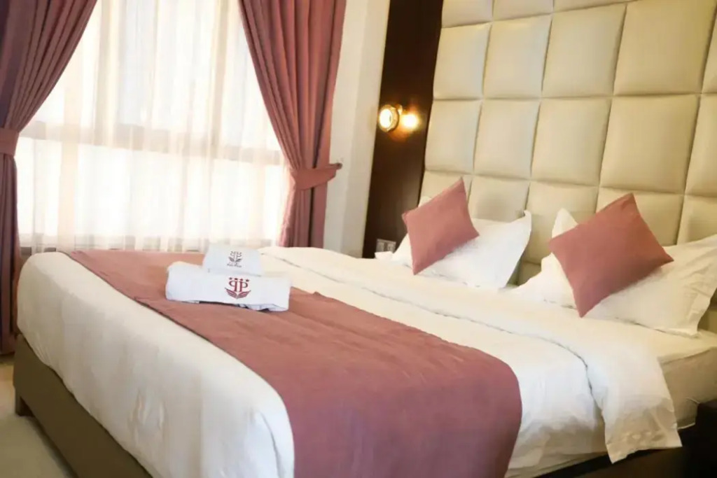 Paris Plaza Hotel