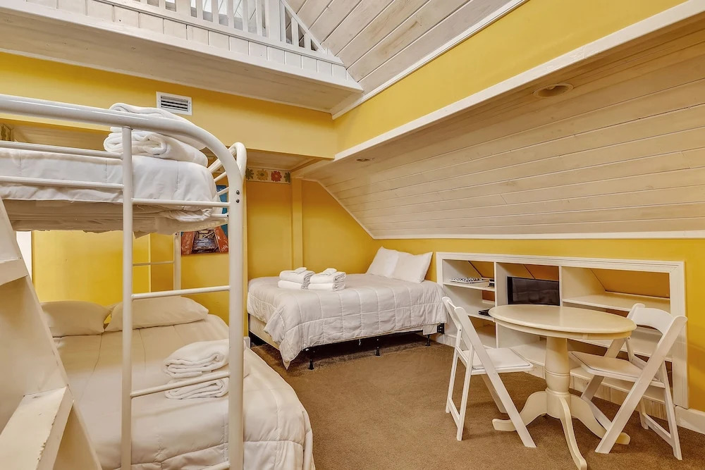 Sandpiper Cove 0012 3 Bedroom Villa by RedAwning