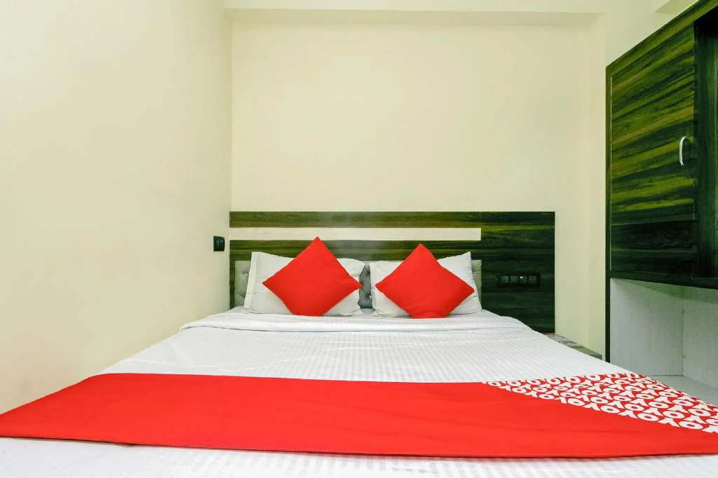 OYO 23656 Parimeet Hotel