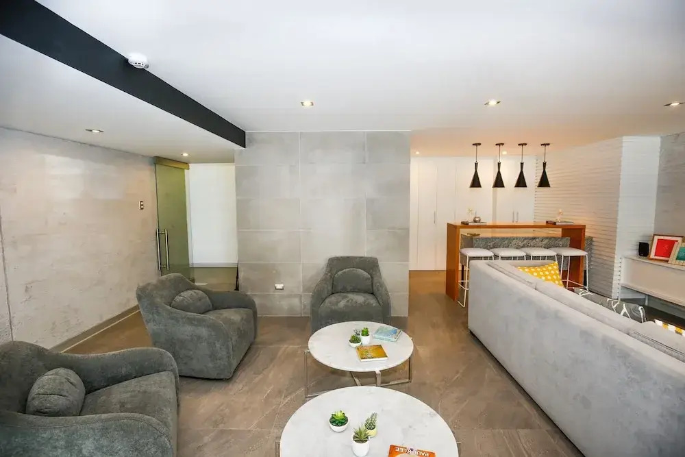 Trendy Host Canvas, Miraflores