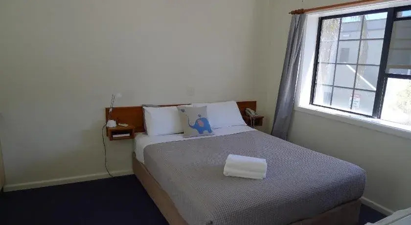 Watersedge Motel