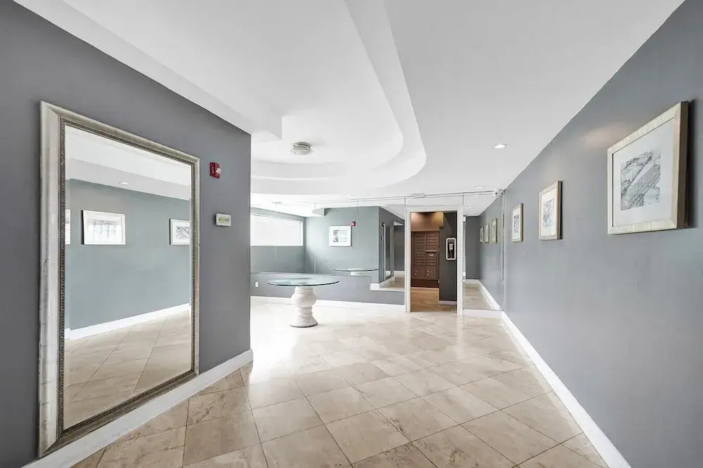 Ocean Dr 1BR Miami Beach Getaway