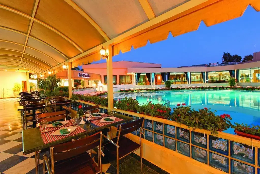 Cairo Pyramids Hotel