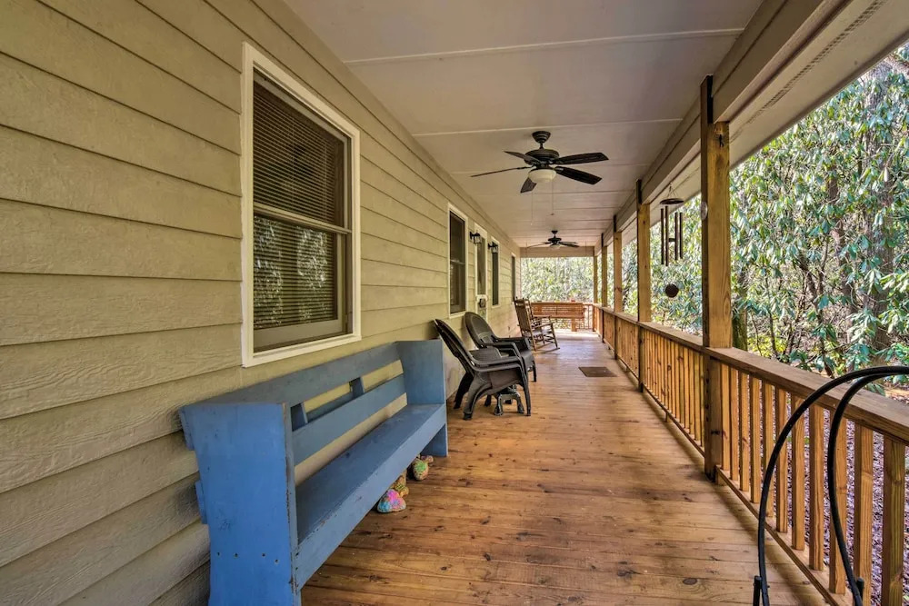 Secluded Lavinder Laurel Leaf Cottage Near Creek