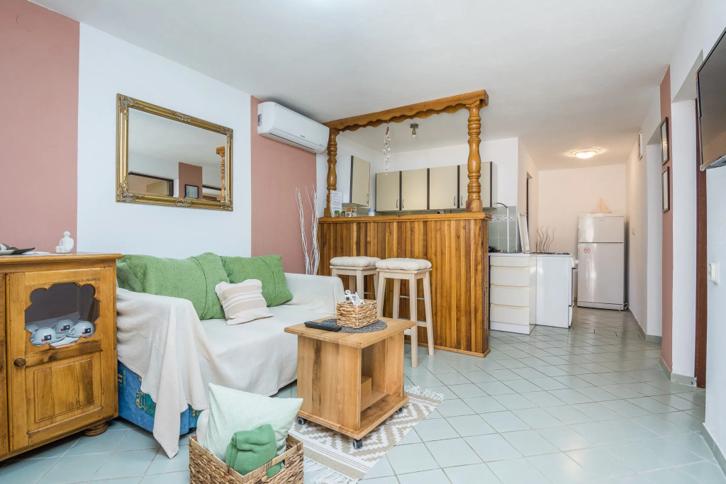 Apartment Jelena 50m From The Beach